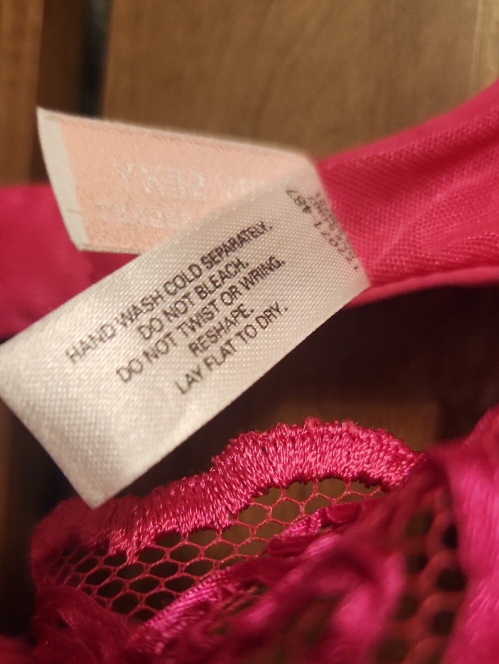 Victoria's Secret Very Sexy Fuschia Floral Lace Underwire Bra - Picture 11 of 11